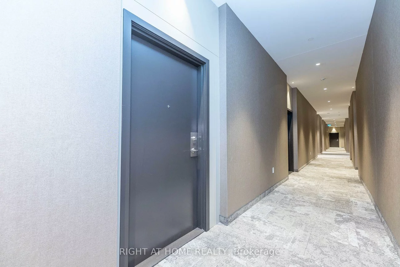 60, Honeycrisp, Vaughan Corporate Centre, Vaughan