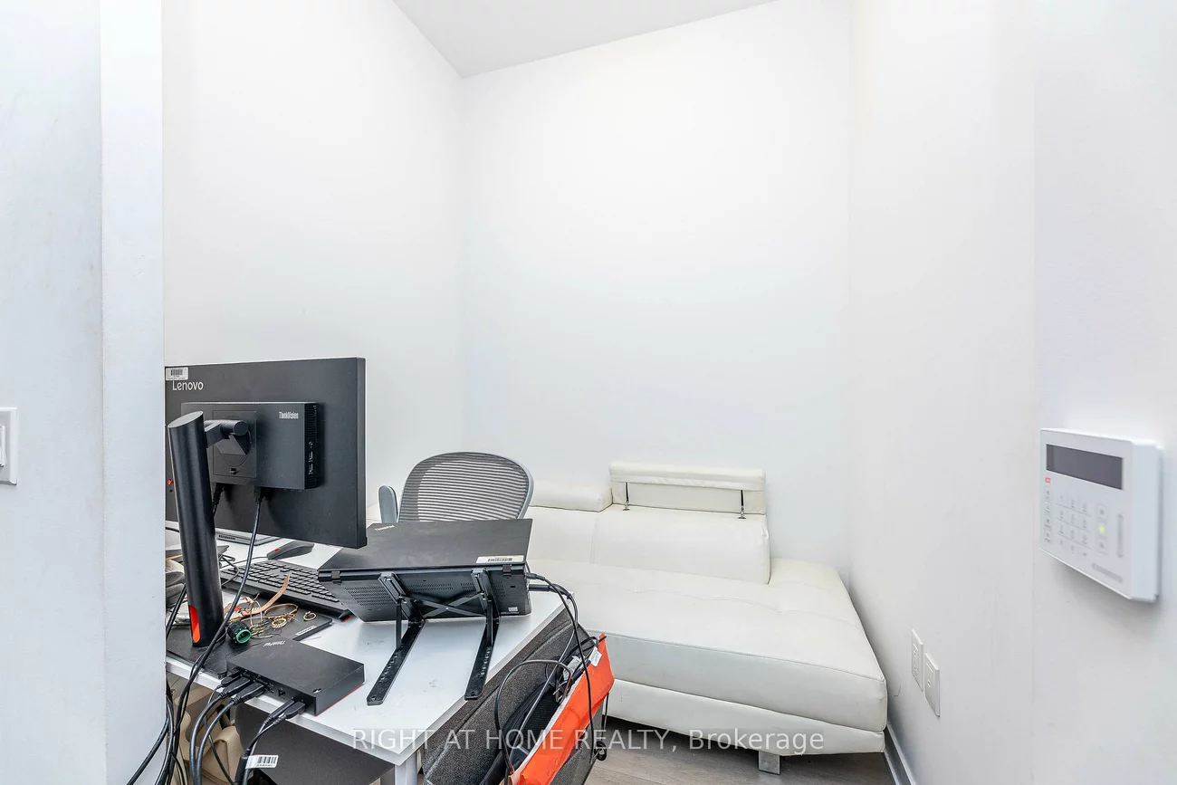 60, Honeycrisp, Vaughan Corporate Centre, Vaughan