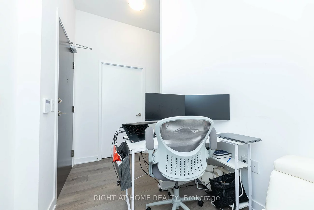 60, Honeycrisp, Vaughan Corporate Centre, Vaughan