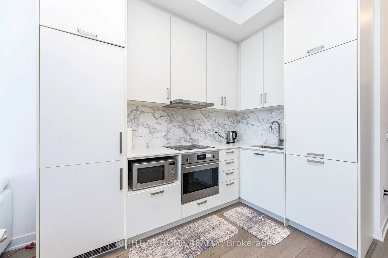 60, Honeycrisp, Vaughan Corporate Centre, Vaughan