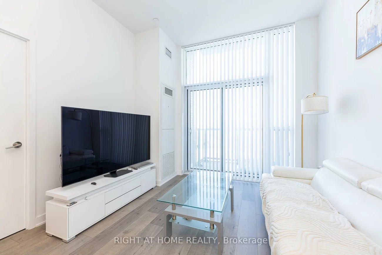 60, Honeycrisp, Vaughan Corporate Centre, Vaughan