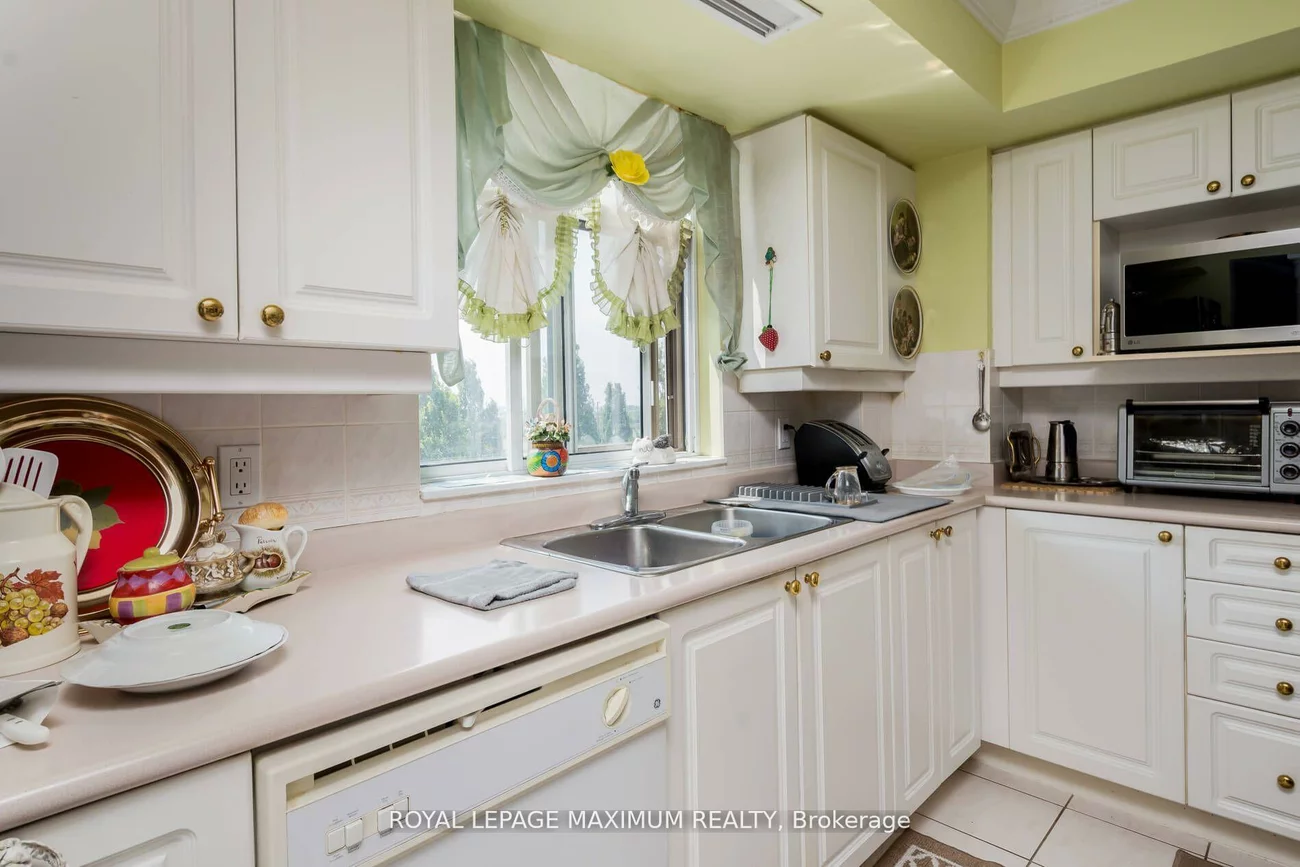 2506, Rutherford, Maple, Vaughan