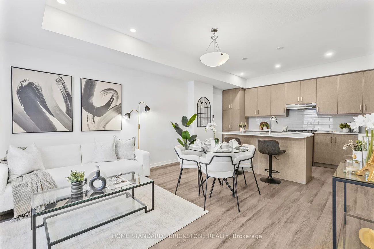 90, Honeycrisp, Vaughan Corporate Centre, Vaughan