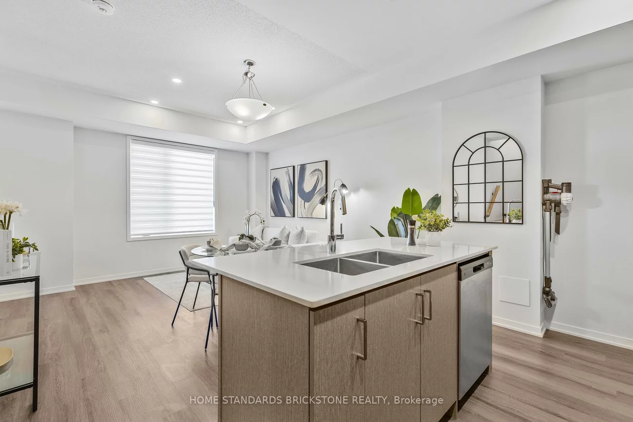 90, Honeycrisp, Vaughan Corporate Centre, Vaughan