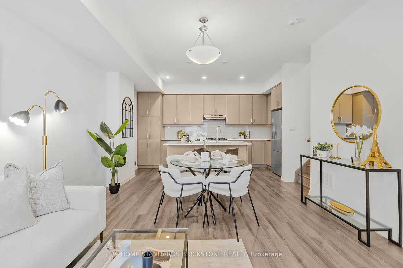90, Honeycrisp, Vaughan Corporate Centre, Vaughan