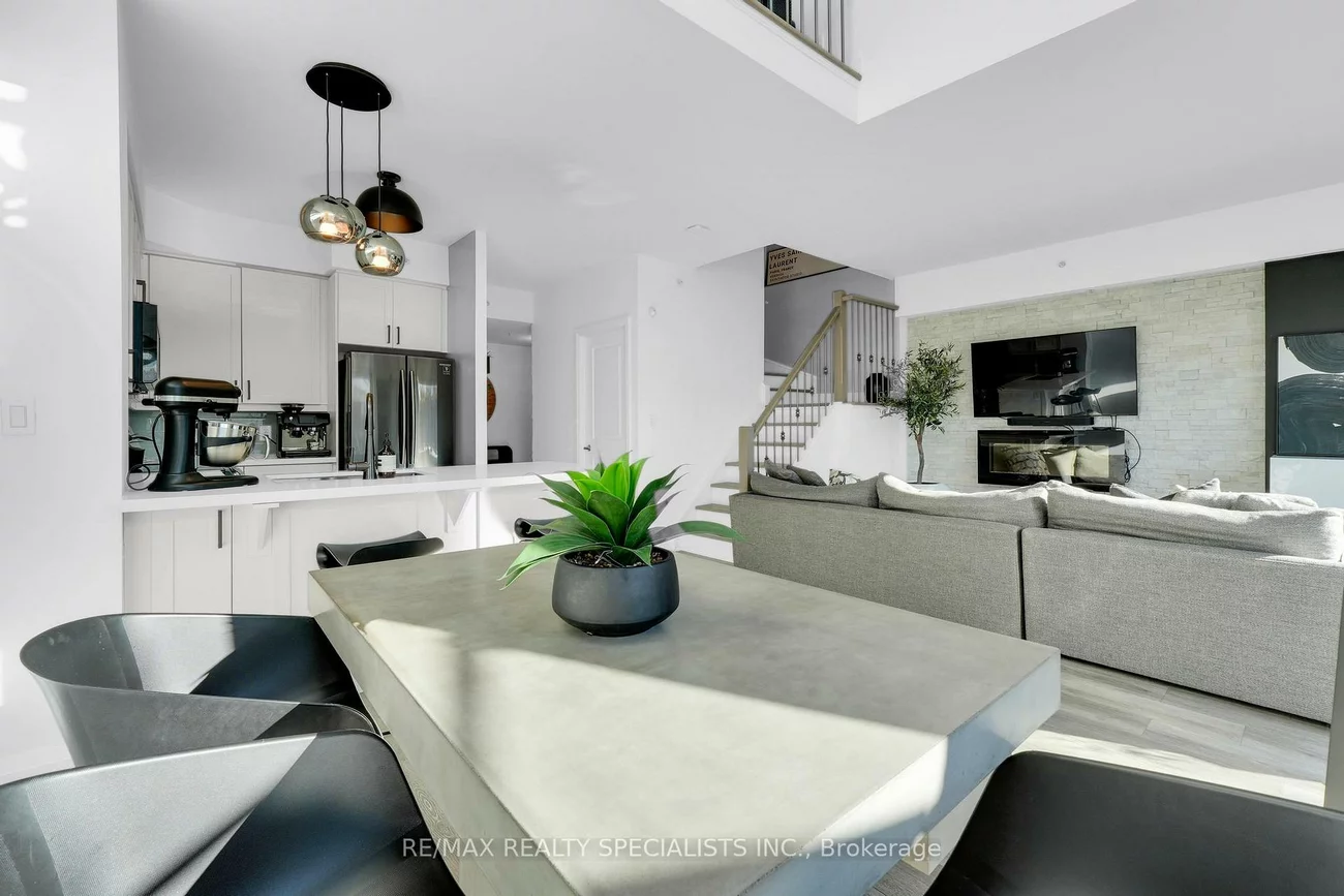 24, Woodstream, Vaughan Grove, Vaughan