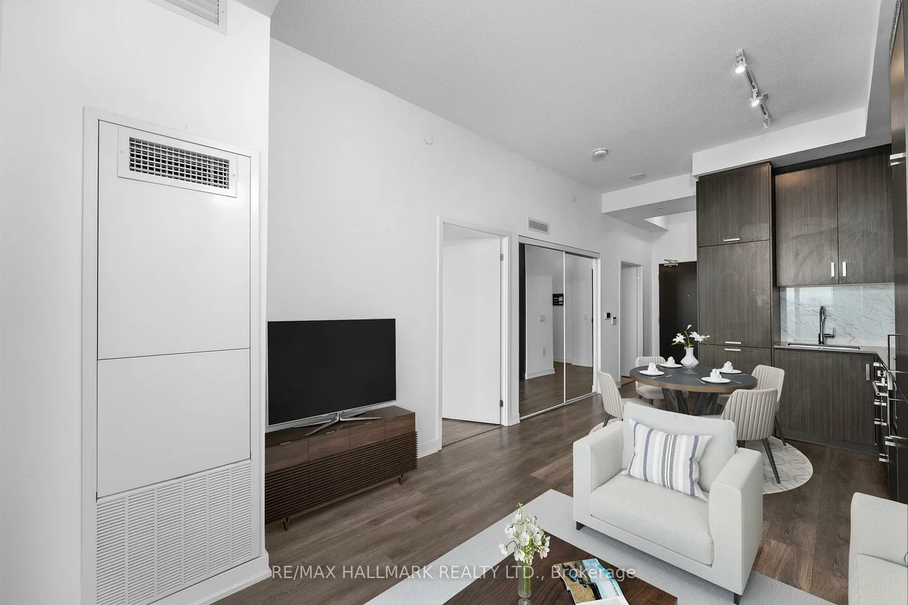 60, Honeycrisp, Vaughan Corporate Centre, Vaughan