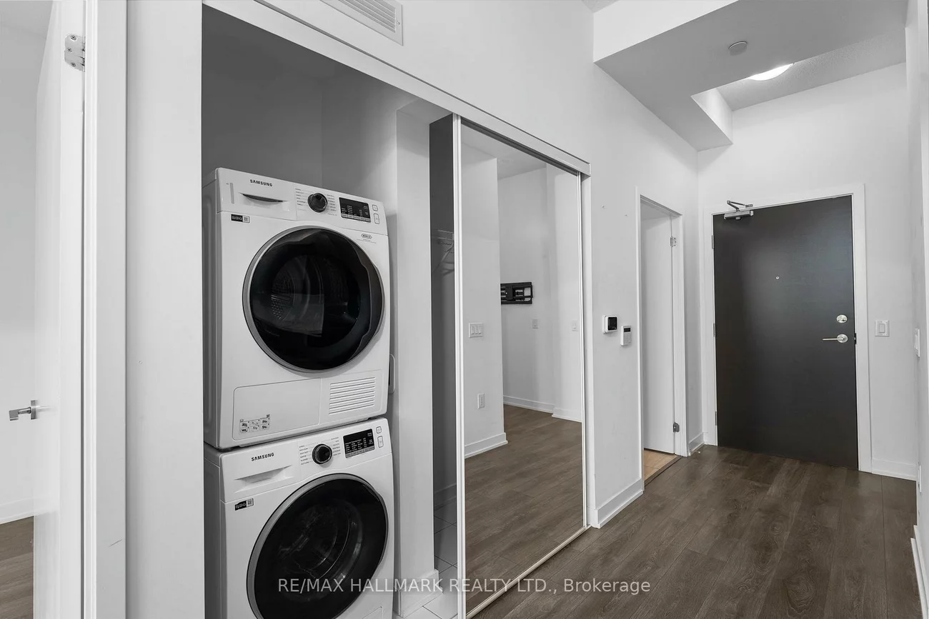 60, Honeycrisp, Vaughan Corporate Centre, Vaughan