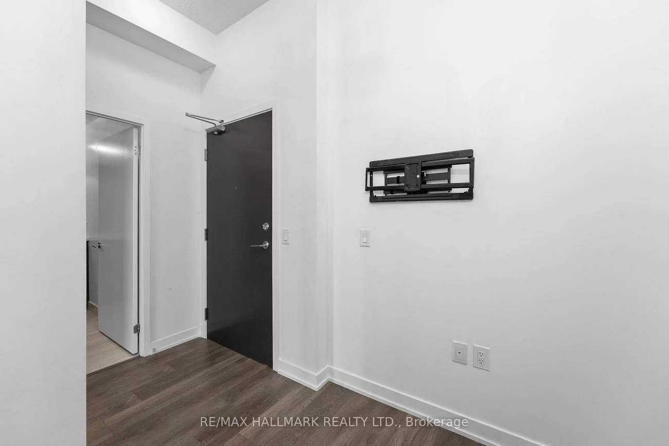 60, Honeycrisp, Vaughan Corporate Centre, Vaughan