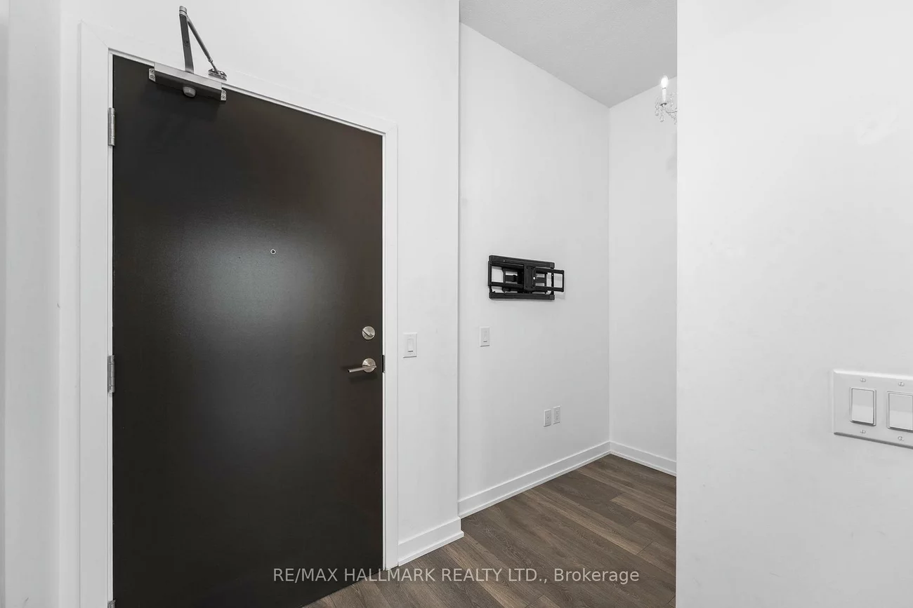 60, Honeycrisp, Vaughan Corporate Centre, Vaughan