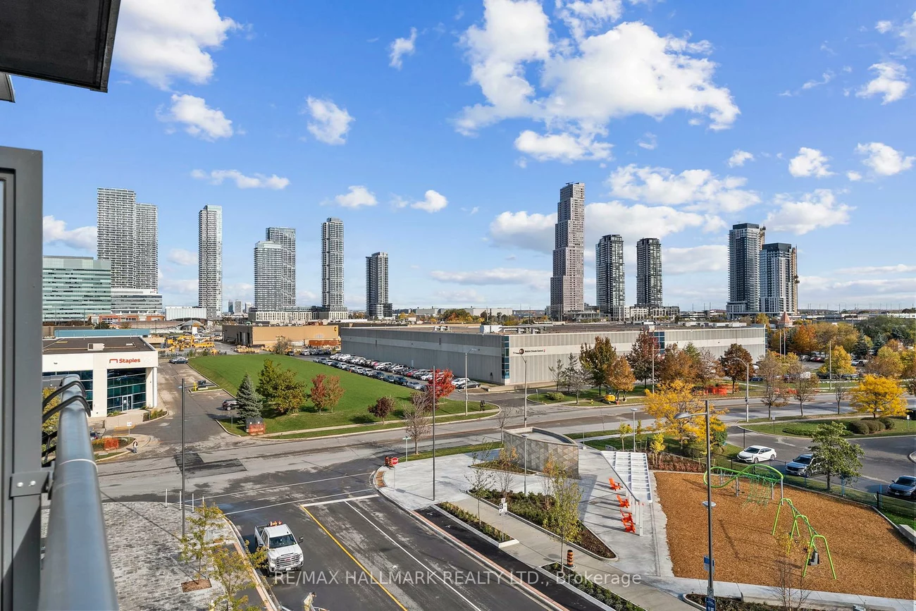 60, Honeycrisp, Vaughan Corporate Centre, Vaughan