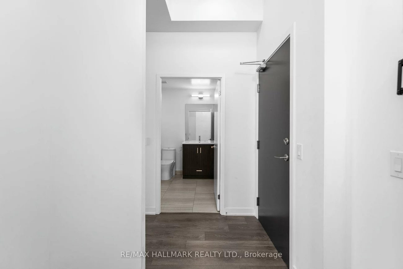 60, Honeycrisp, Vaughan Corporate Centre, Vaughan