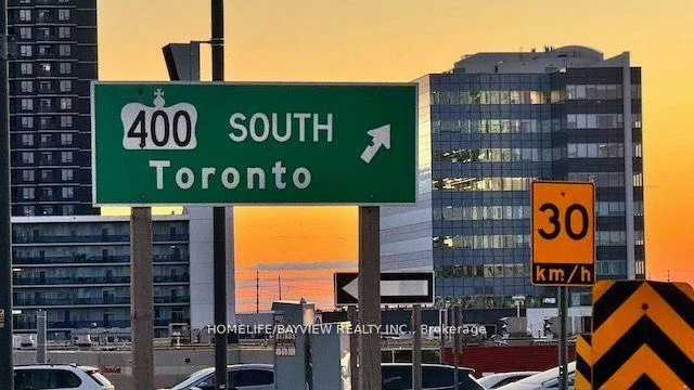 38, Honeycrisp, Vaughan Corporate Centre, Vaughan