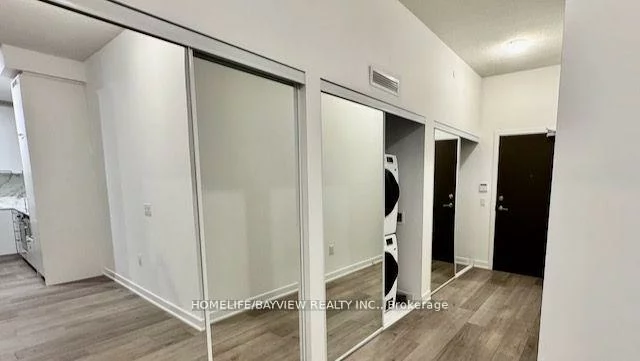 38, Honeycrisp, Vaughan Corporate Centre, Vaughan