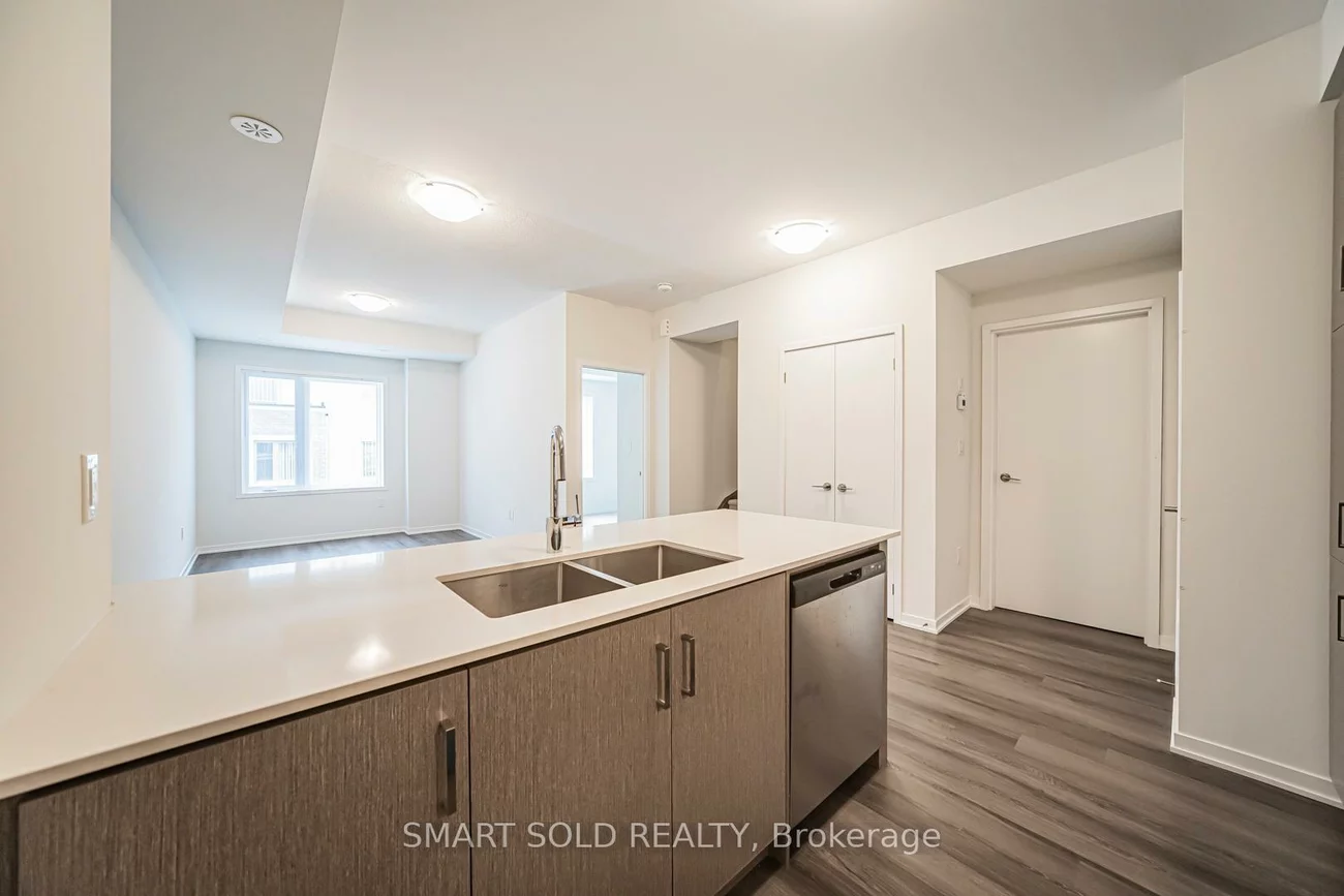 121, Honeycrisp, Vaughan Corporate Centre, Vaughan