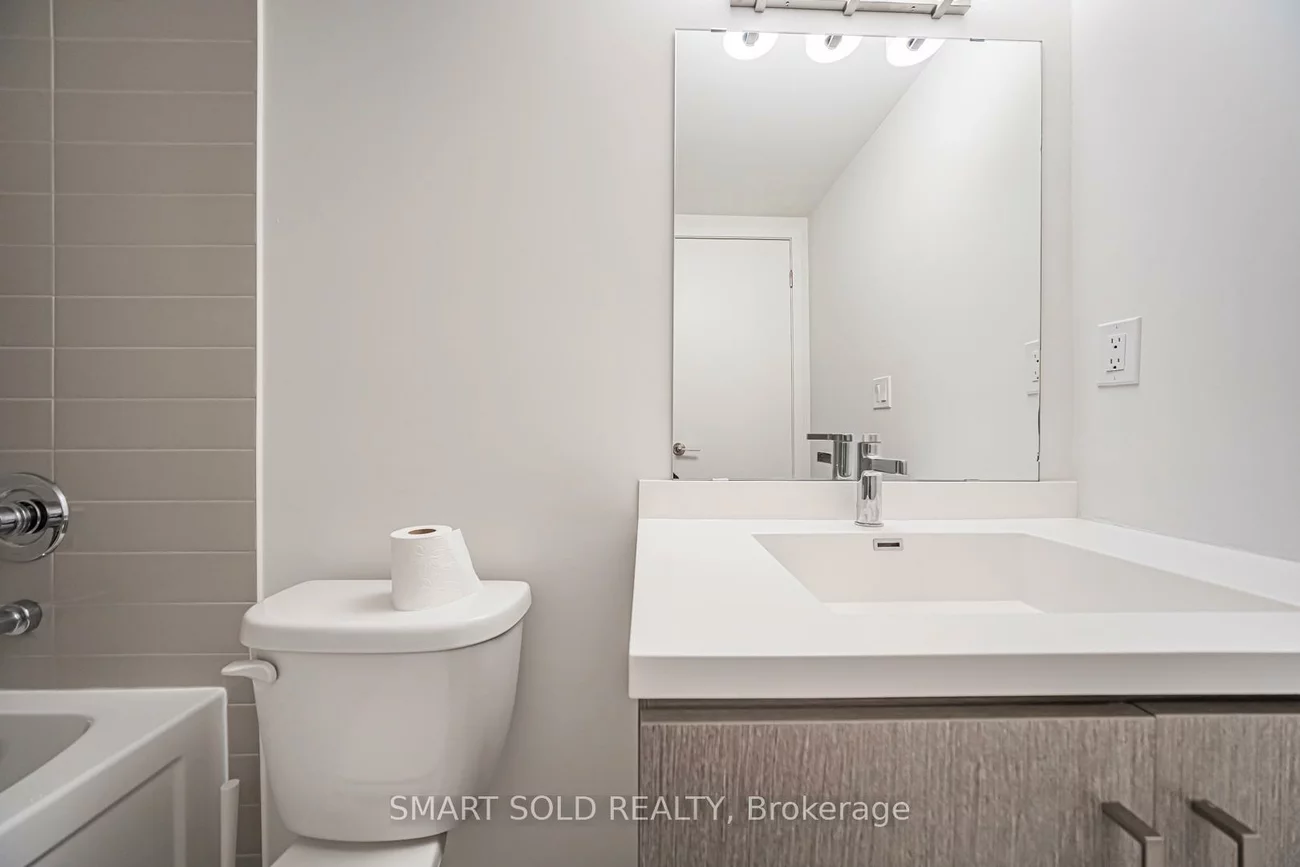 121, Honeycrisp, Vaughan Corporate Centre, Vaughan