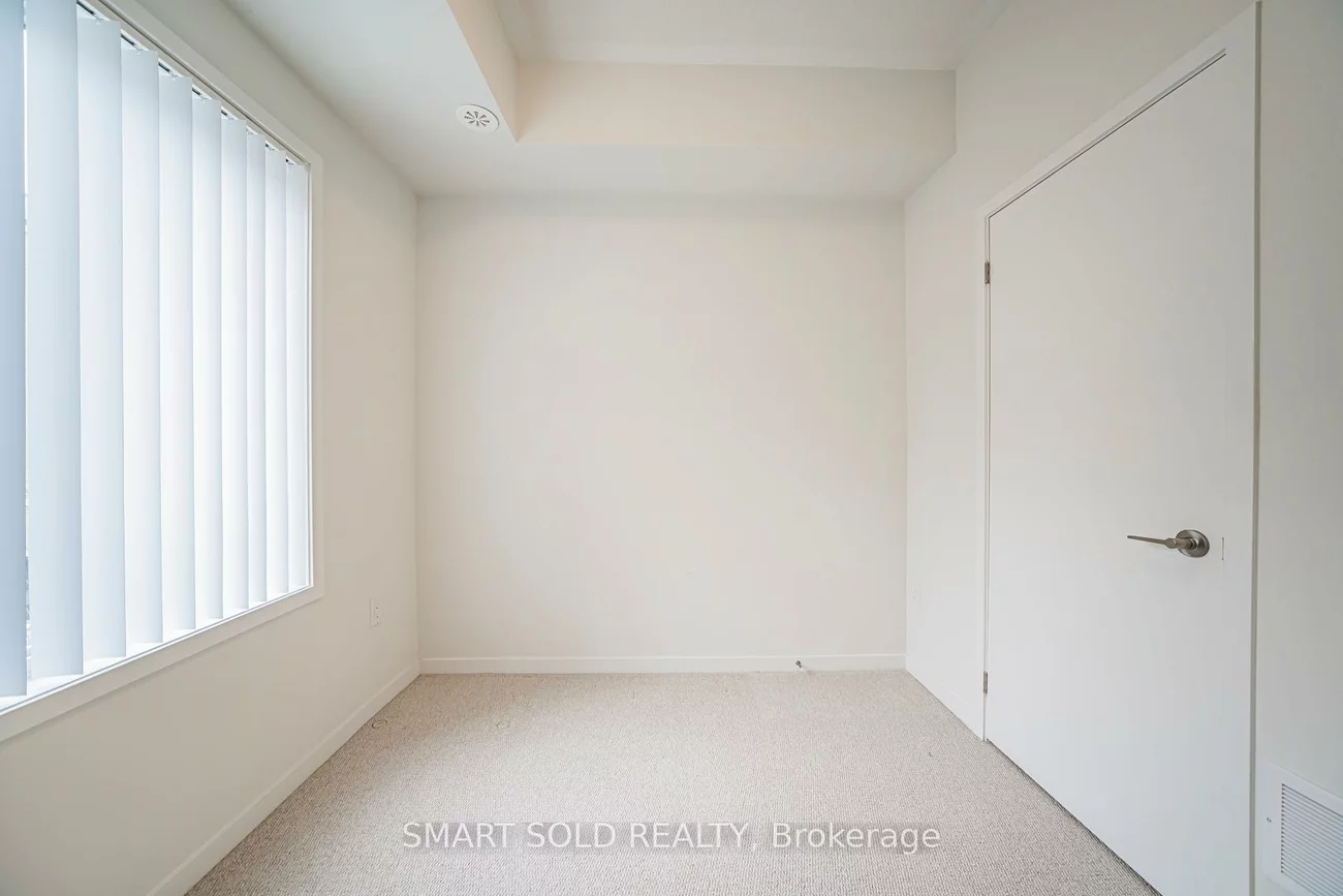 121, Honeycrisp, Vaughan Corporate Centre, Vaughan