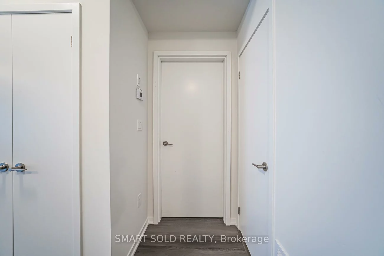 121, Honeycrisp, Vaughan Corporate Centre, Vaughan