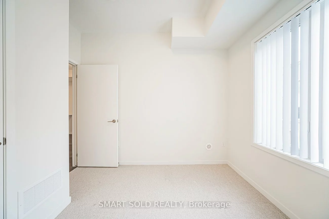 121, Honeycrisp, Vaughan Corporate Centre, Vaughan