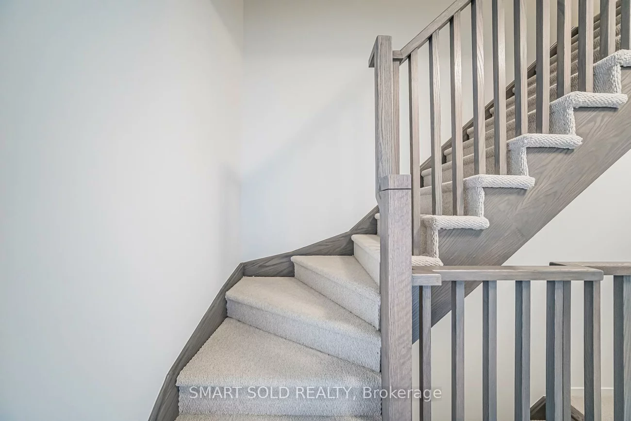 121, Honeycrisp, Vaughan Corporate Centre, Vaughan