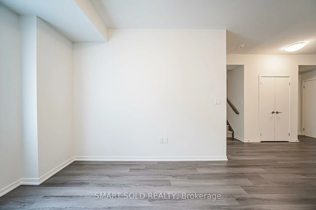 121, Honeycrisp, Vaughan Corporate Centre, Vaughan