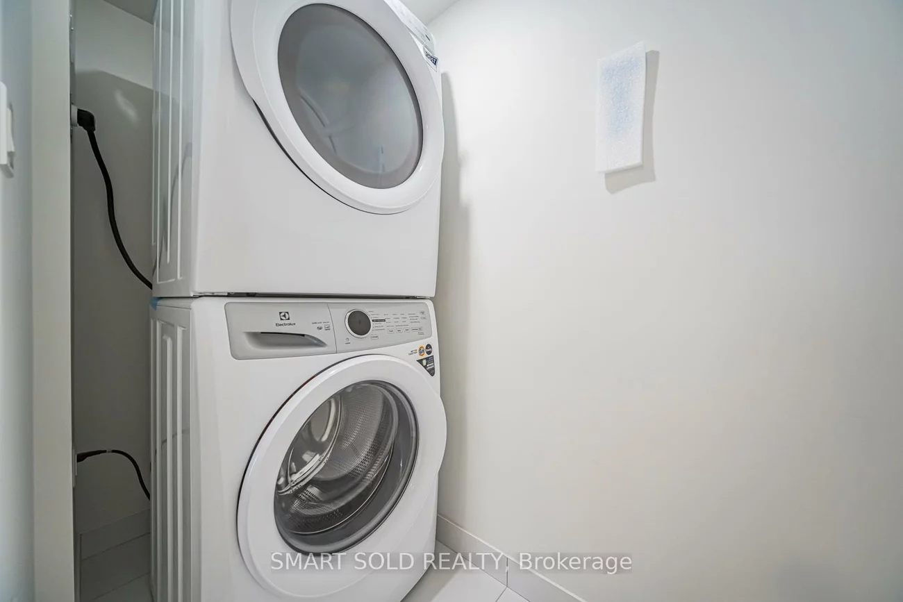 121, Honeycrisp, Vaughan Corporate Centre, Vaughan