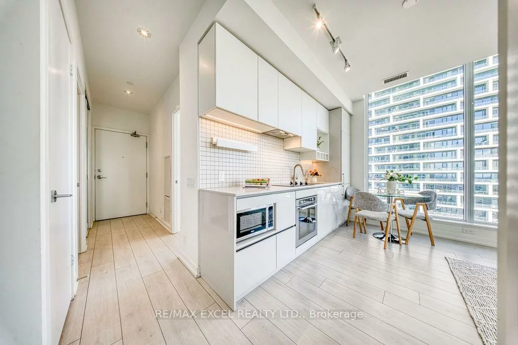 898, Portage, Vaughan Corporate Centre, Vaughan