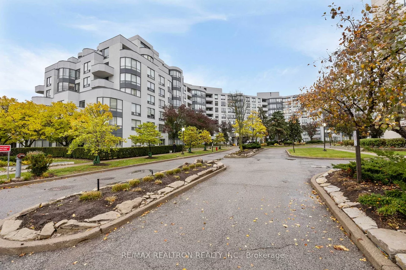333, Clark, Crestwood-Springfarm-Yorkhill, Vaughan