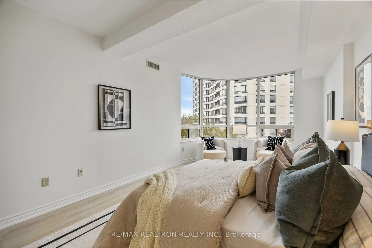 333, Clark, Crestwood-Springfarm-Yorkhill, Vaughan