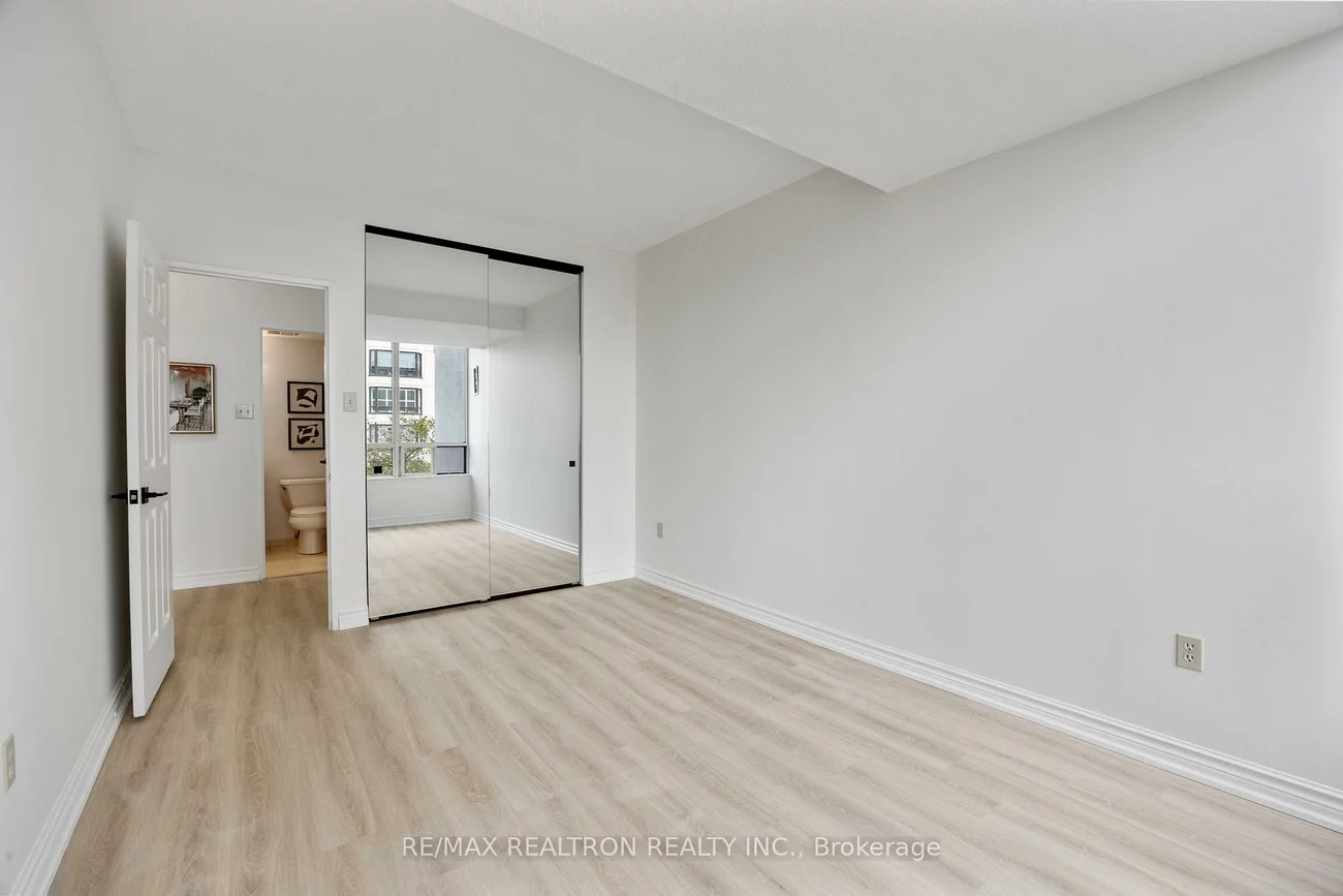 333, Clark, Crestwood-Springfarm-Yorkhill, Vaughan