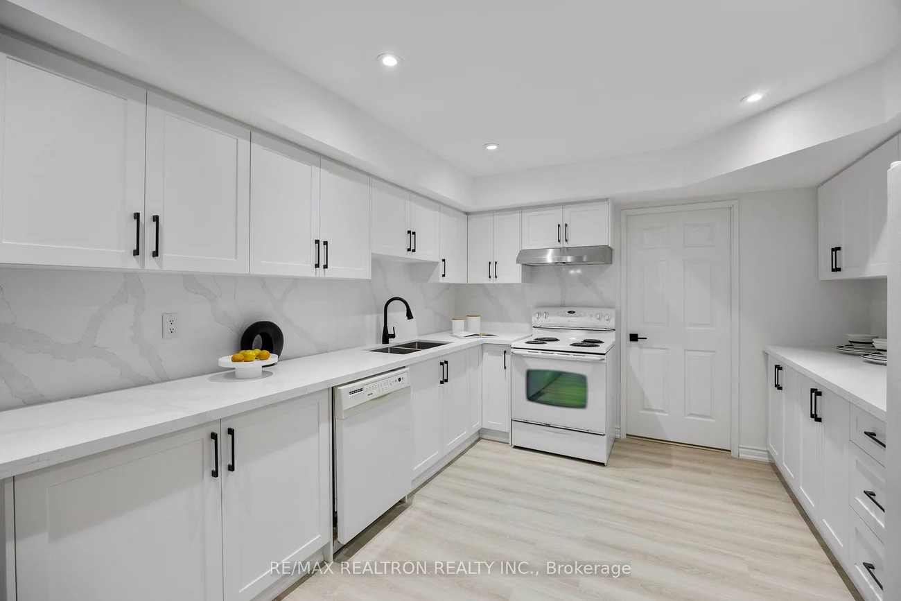 333, Clark, Crestwood-Springfarm-Yorkhill, Vaughan