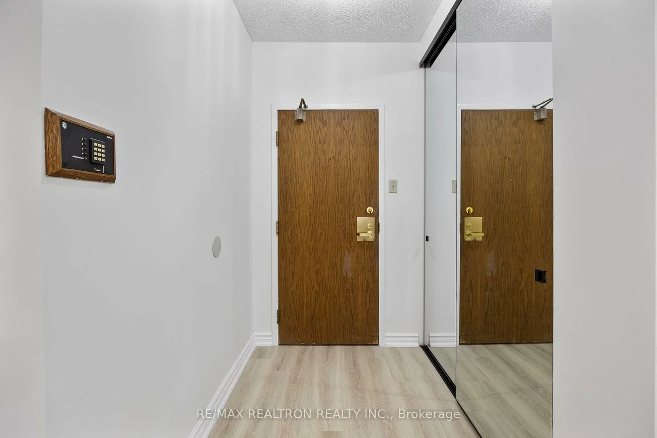 333, Clark, Crestwood-Springfarm-Yorkhill, Vaughan