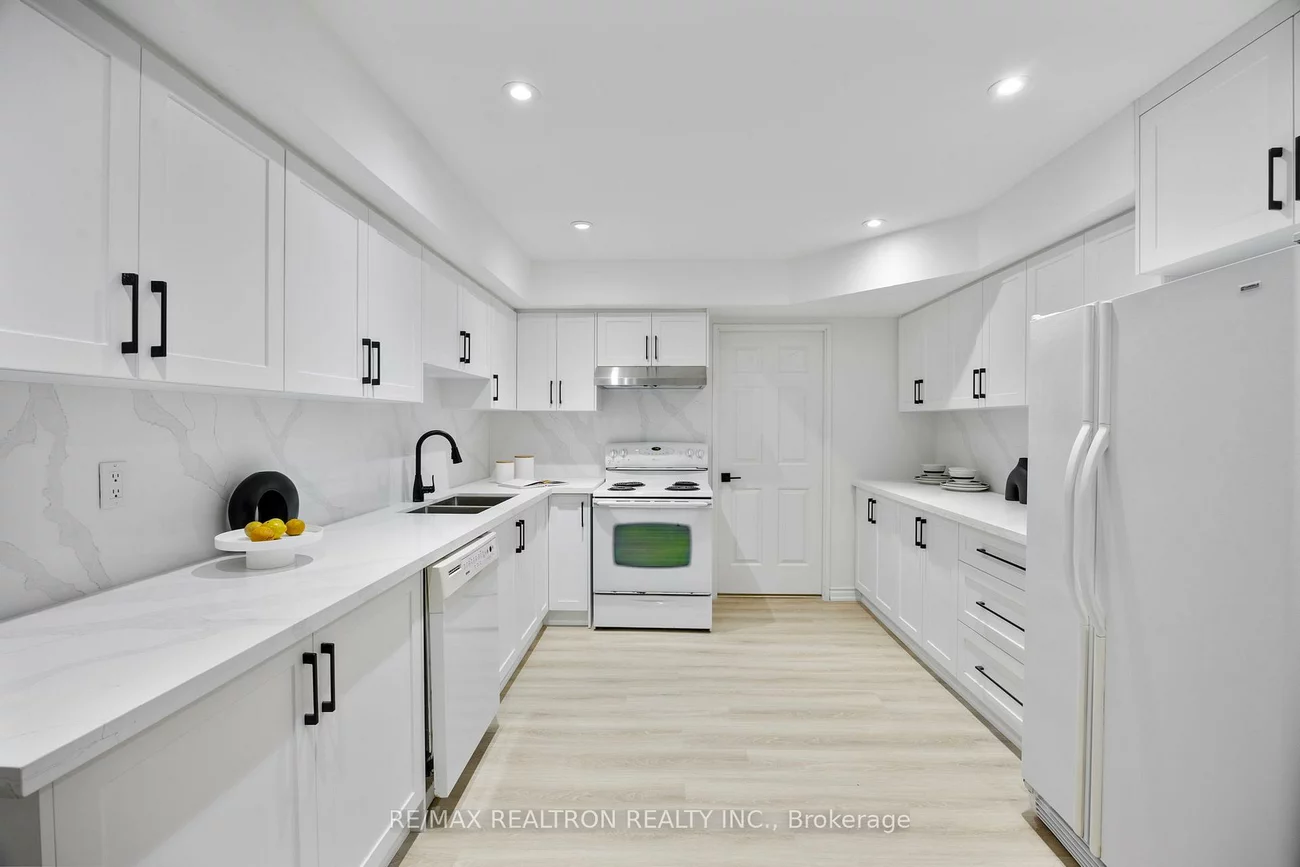 333, Clark, Crestwood-Springfarm-Yorkhill, Vaughan