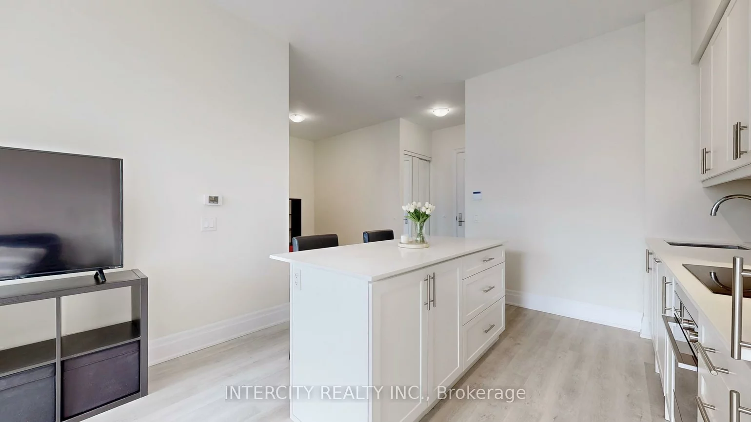 9075, Jane, Concord, Vaughan