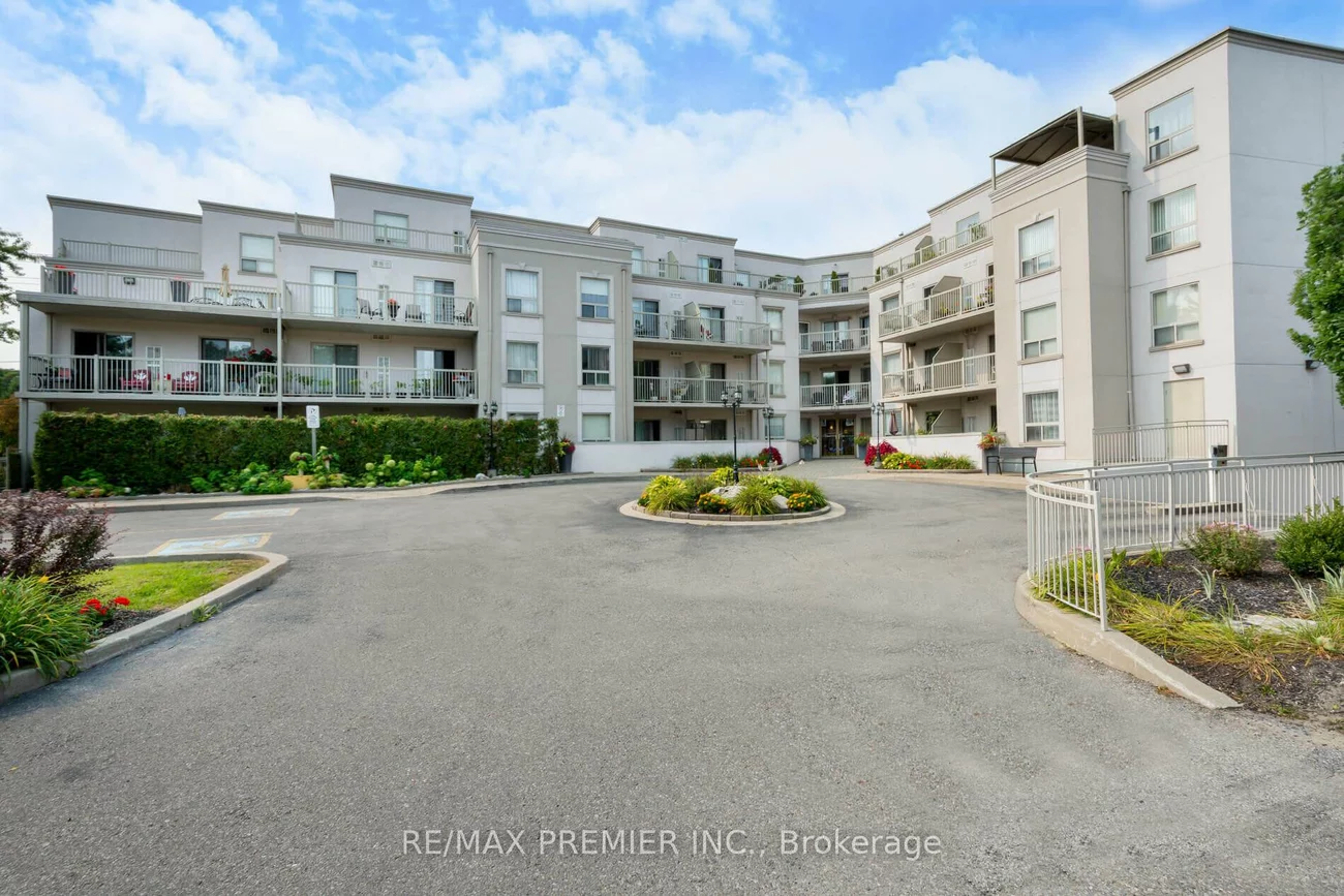 250, Pine Grove, Islington Woods, Vaughan