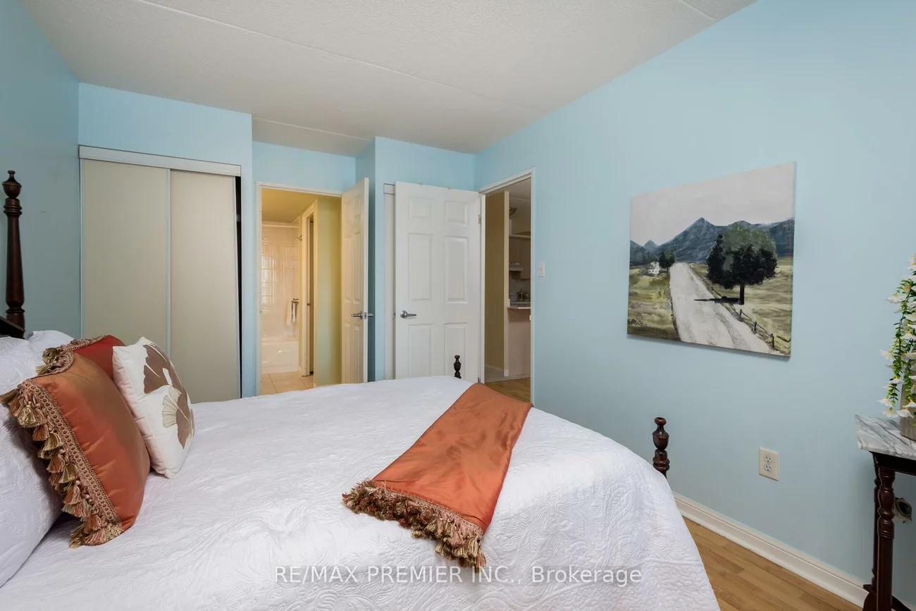 250, Pine Grove, Islington Woods, Vaughan