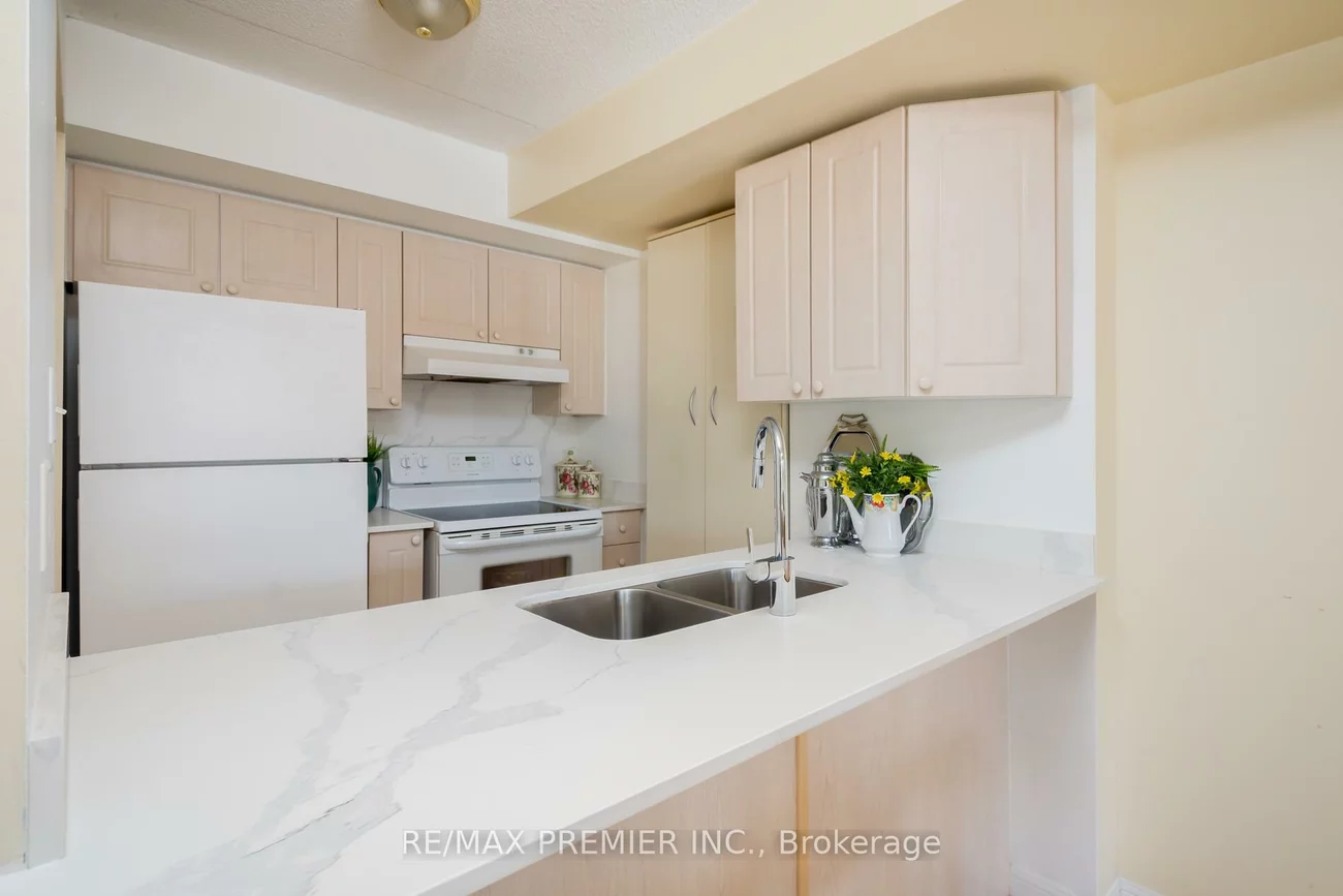 250, Pine Grove, Islington Woods, Vaughan