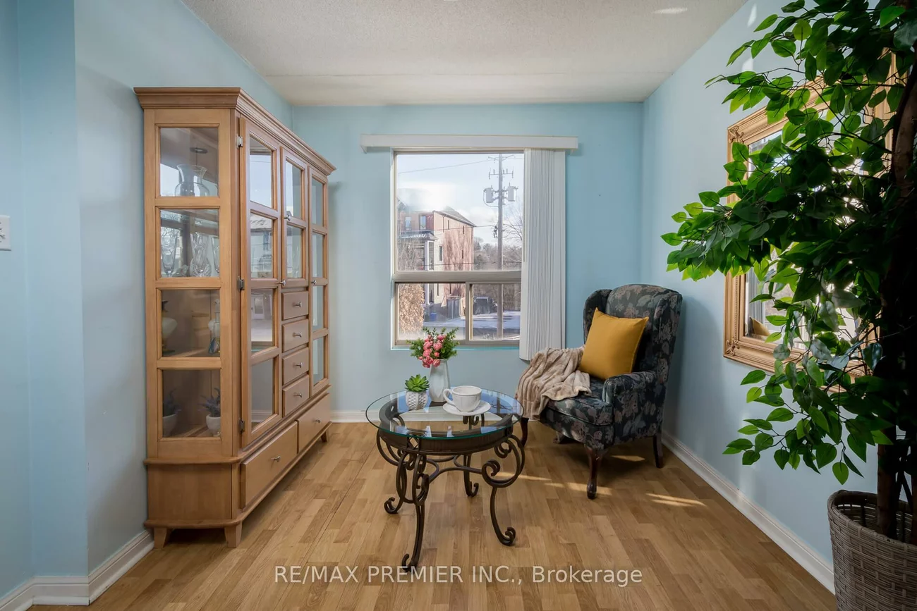 250, Pine Grove, Islington Woods, Vaughan