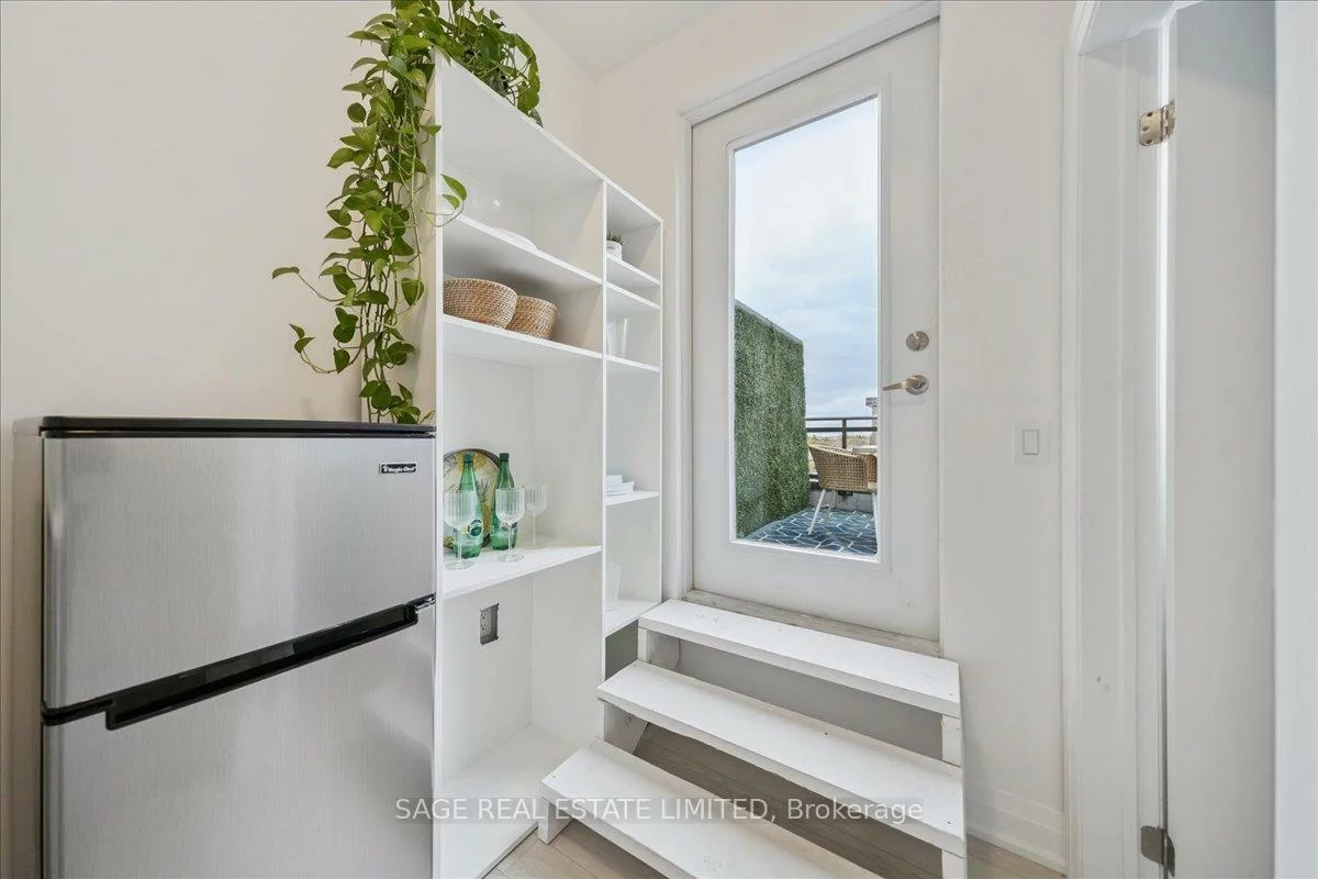 56, Coles, Vaughan Grove, Vaughan