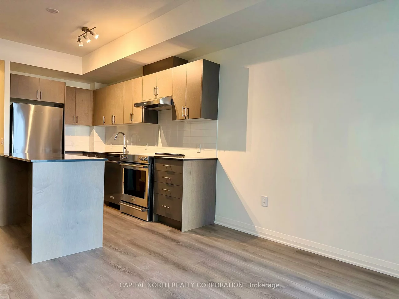 8960, Jane, Vellore Village, Vaughan