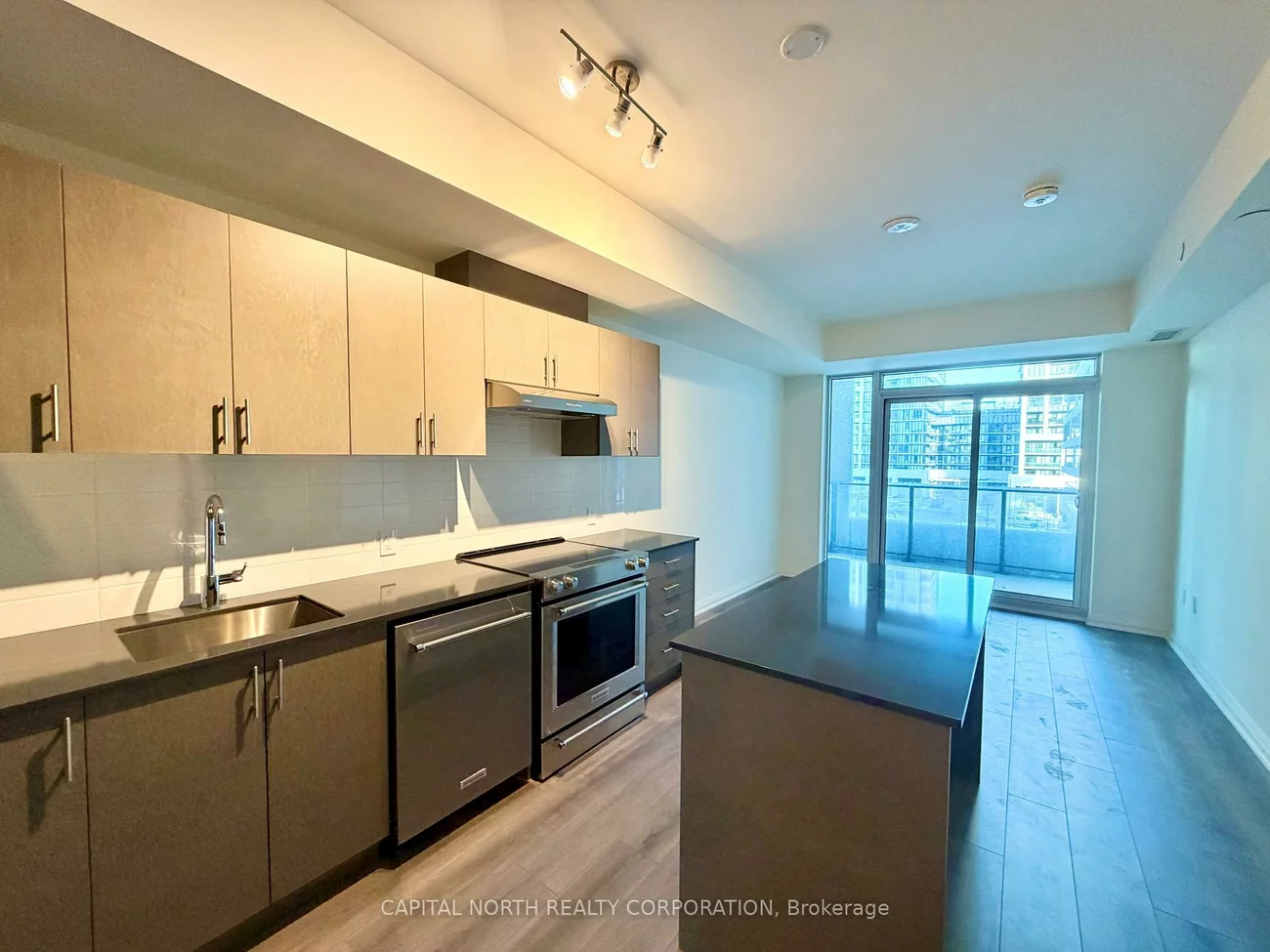 8960, Jane, Vellore Village, Vaughan