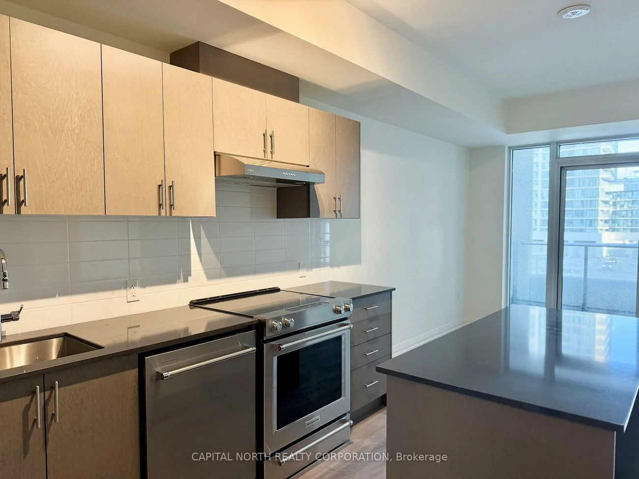 8960, Jane, Vellore Village, Vaughan