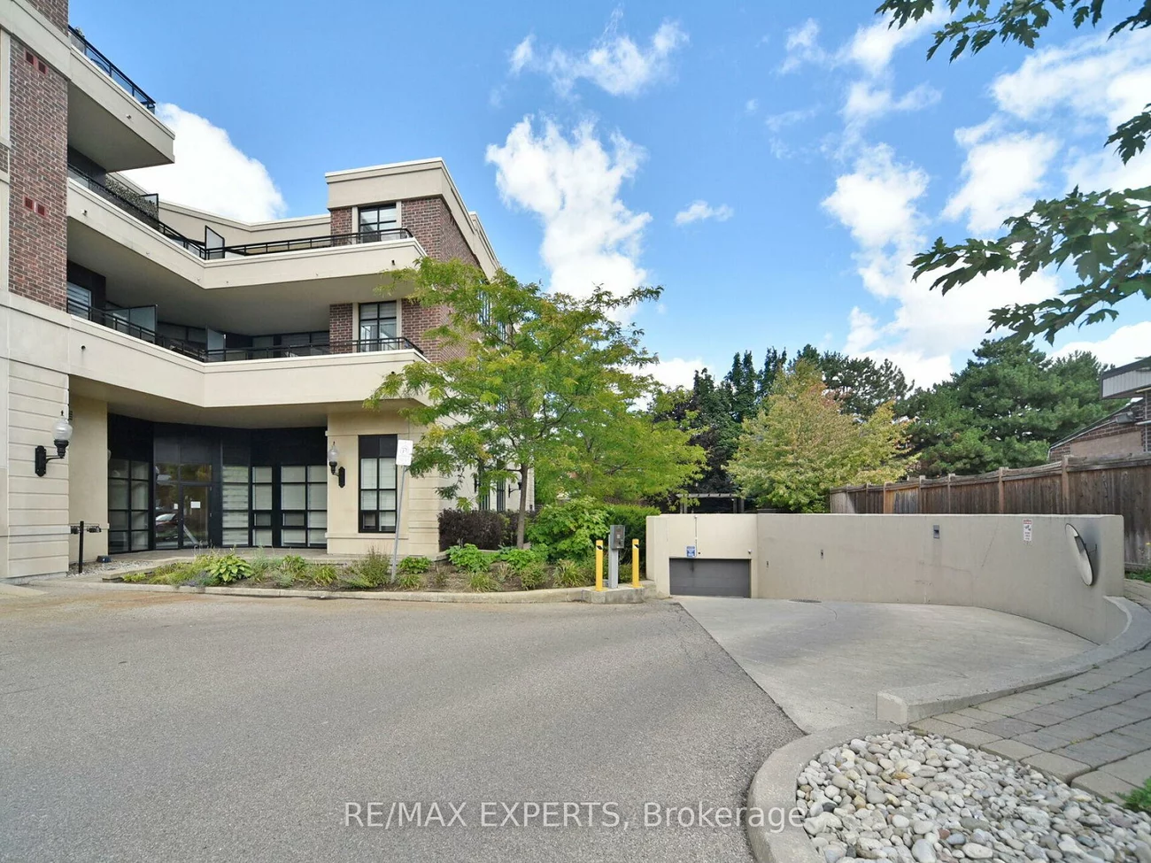 2396, Major Mackenzie, Maple, Vaughan