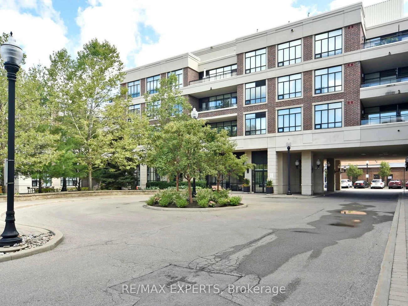 2396, Major Mackenzie, Maple, Vaughan