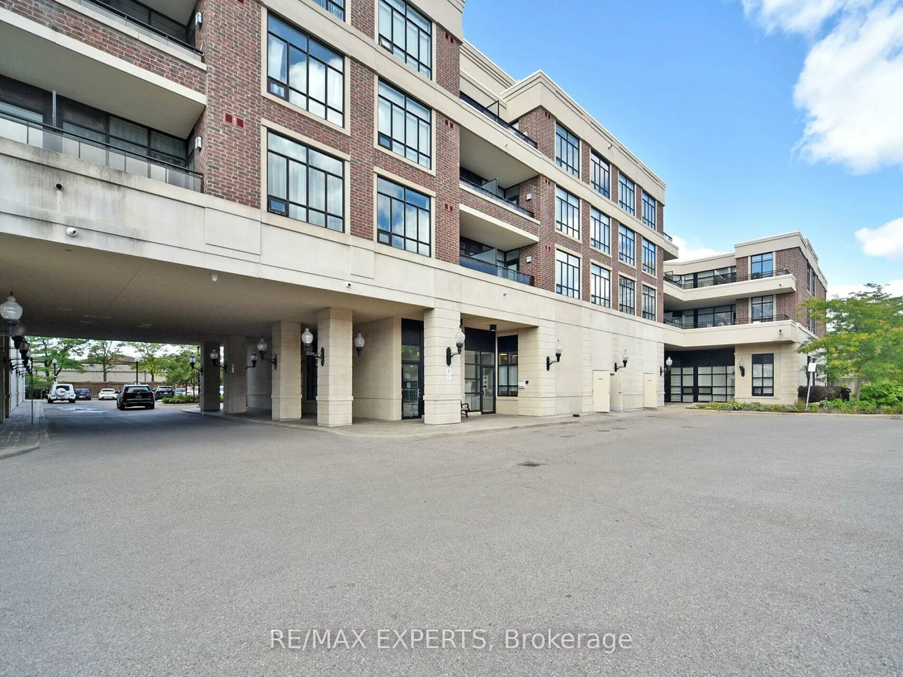 2396, Major Mackenzie, Maple, Vaughan