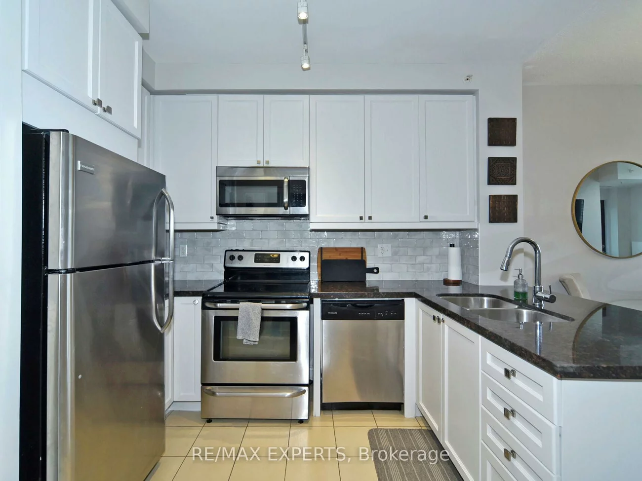 2396, Major Mackenzie, Maple, Vaughan