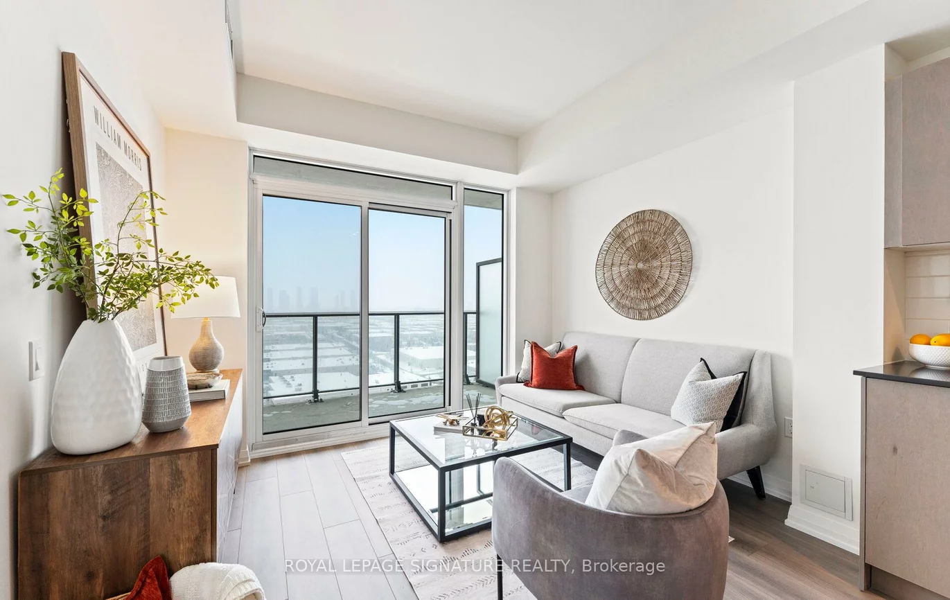 8960, Jane, Vellore Village, Vaughan