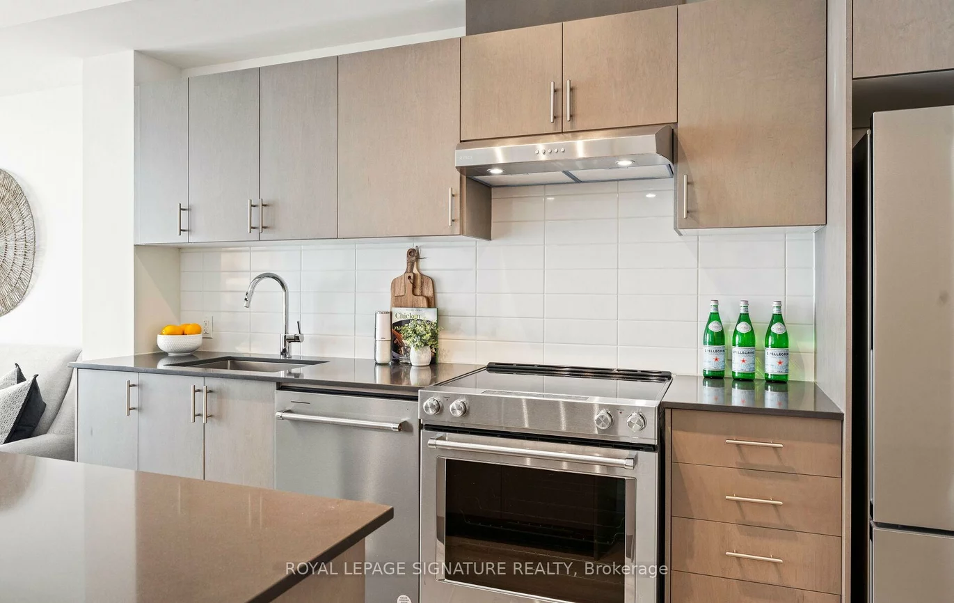 8960, Jane, Vellore Village, Vaughan