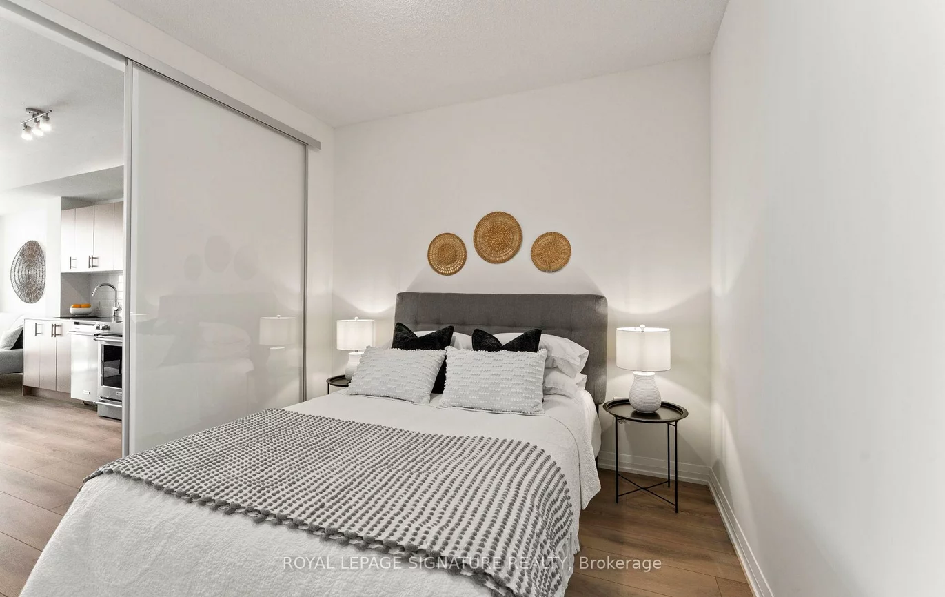 8960, Jane, Vellore Village, Vaughan