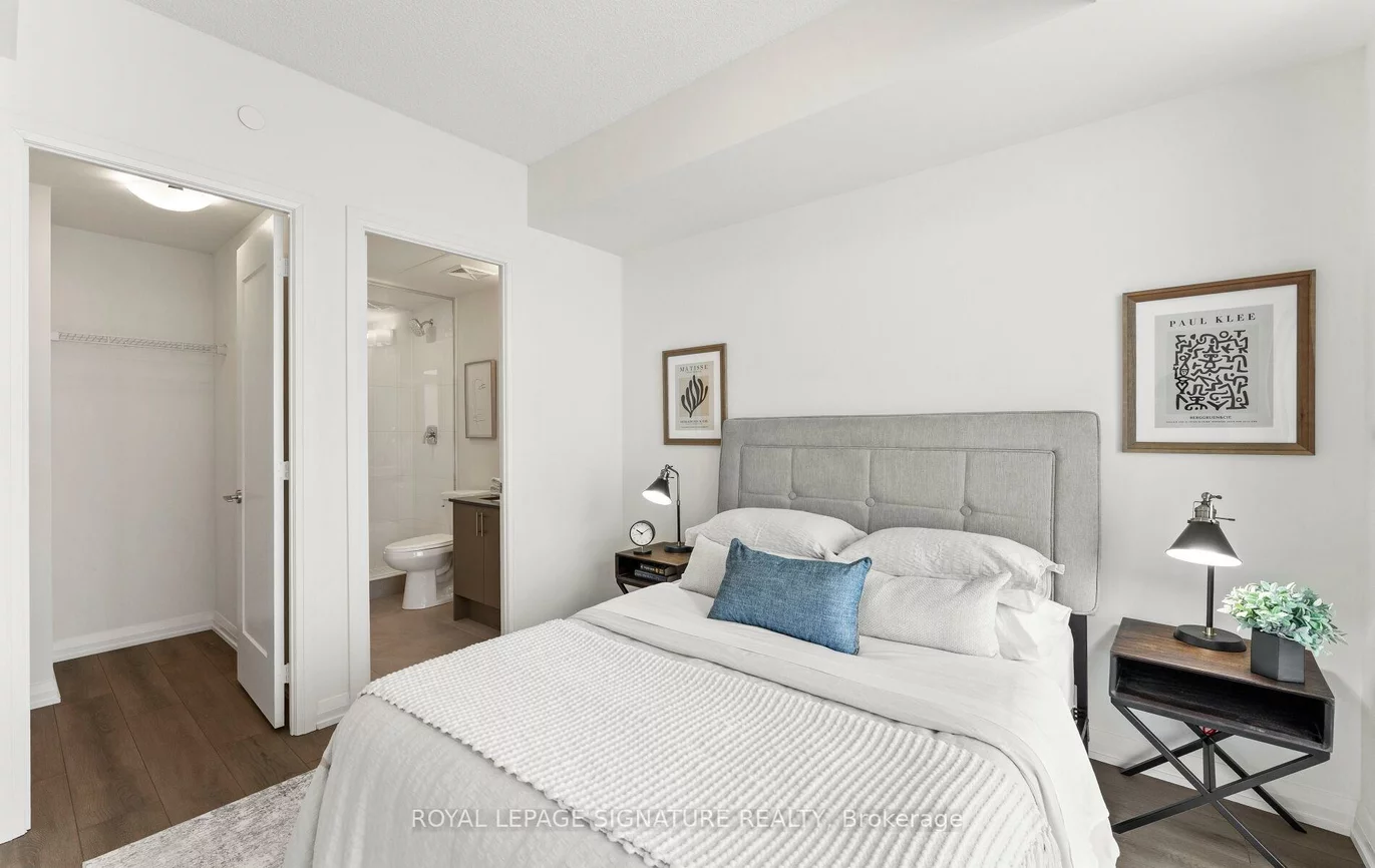 8960, Jane, Vellore Village, Vaughan